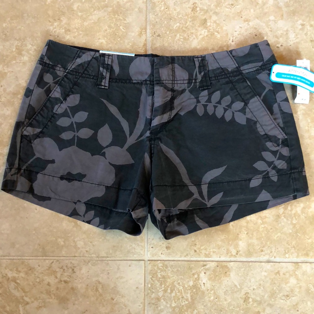 Old Navy Black and Gray Floral Print Women's Shorts